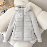 Damen leichte Hybrid-Steppjacke mit Kapuze und elastischen Ärmelpaneelen – Beigegrau