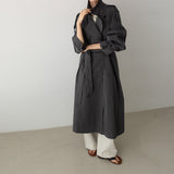 Damen Oversize-Trenchcoat in Maxilänge mit Taillengürtel und Epauletten – Priorisierte Lieferung