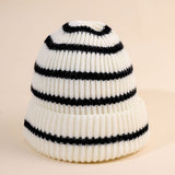 Damen Beanie-Mütze gestreift mit weichem Innenfutter – Weiß