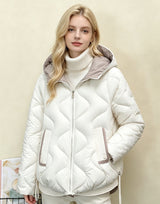 Damen wattierte Kurzjacke mit Herzsteppung, abgerundetem Saum und Kapuze – Offwhite