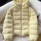 Damen kurz geschnittene Thermo-Steppjacke mit Kapuze und Reißverschlusstaschen – Gelb