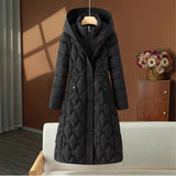 Damen langer gesteppter Wintermantel mit Kapuze und taillierter Silhouette – Schwarz