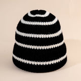 Damen Beanie-Mütze gestreift mit weichem Innenfutter – Schwarz