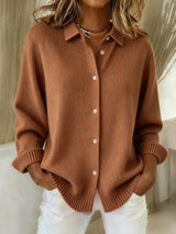 AVORA | KLASSISCHE, WEICHE STRICKJACKE – Braun