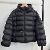 Damen kurz geschnittene Thermo-Steppjacke mit Kapuze und Reißverschlusstaschen – Schwarz