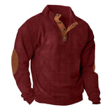 Herren nan rustikaler gerippter Pullover mit Henley-Kragen und lederartigen Ellbogenbesätzen Drune – Weinrot