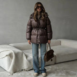 Damen Kapuzenjacke mit anpassbarem Taillenzug und glänzendem Finish – Dunkelbraun