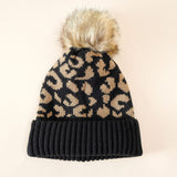 Damen Strickmütze mit Leopardenmuster und Kunstfell-Pompon – Schwarz