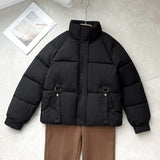 Damen kurze Steppjacke mit hohem Stehkragen und D-Ring-Tasche – Schwarz