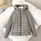 Damen leichte Hybrid-Steppjacke mit Kapuze und elastischen Ärmelpaneelen – Grau