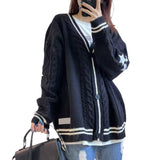Damen nan oversized Zopfmuster-Cardigan mit V-Ausschnitt, Knopfleiste und Sternapplikationen Drune – Schwarz