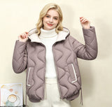 Damen wattierte Kurzjacke mit Herzsteppung, abgerundetem Saum und Kapuze – Champagner