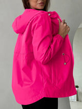Damen Outdoorjacke mit anpassbarer Kapuze und geräumigen Taschen – Magenta