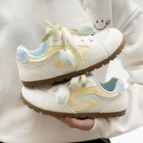 Damen Trendige Hello Kitty Rutschfeste Sneaker Mit Einzigartiger Blüten Schnürung – Blau-Gelb
