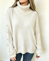 Mara | Damen Oversized Langarm-Turtleneck-Pullover mit Knöpfen – Weiß