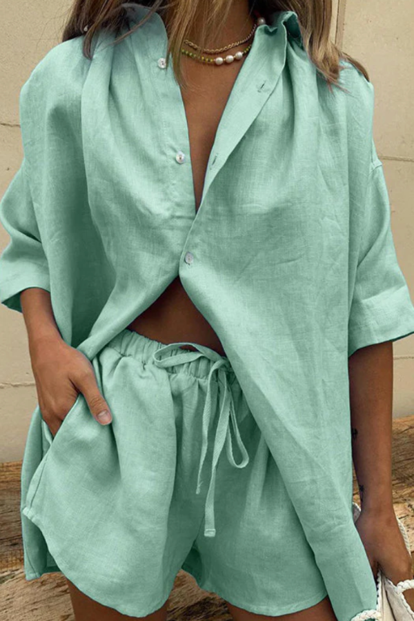 Zweiteiliges leichtes Blusen und Short Set