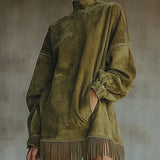 Damenkleid mit Rollkragen, aus Kunstwildleder mit Fransen – Grün