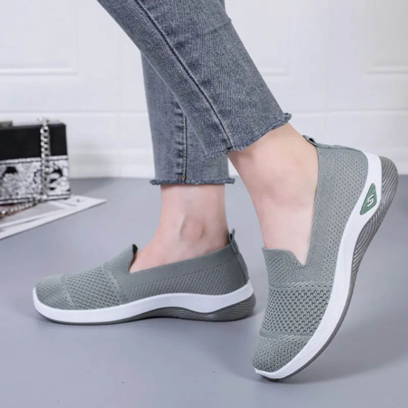 OrthoFit – Atmungsaktive Orthopädische Komfortsneaker (1+1 GRATIS)