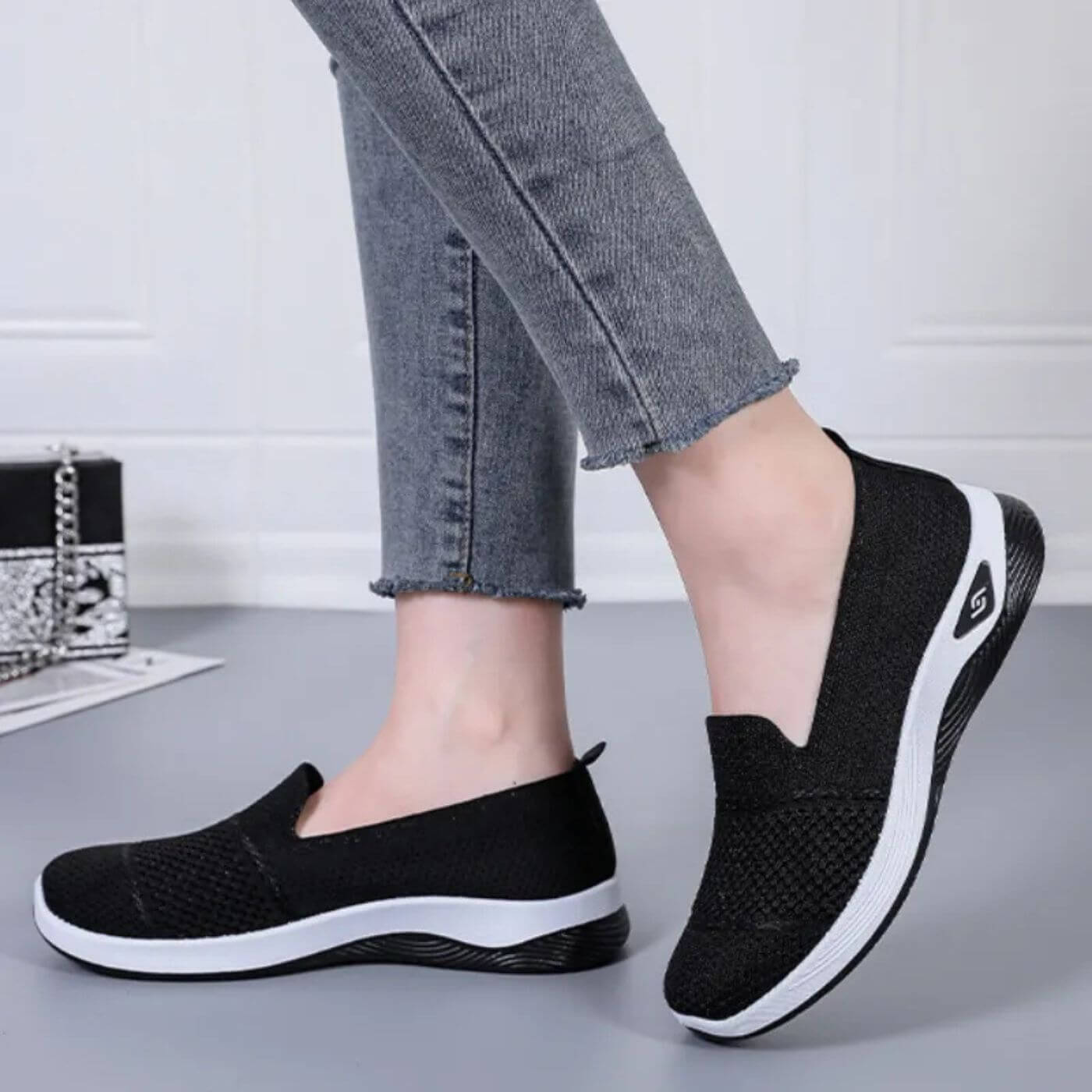 OrthoFit – Atmungsaktive Orthopädische Komfortsneaker (1+1 GRATIS)