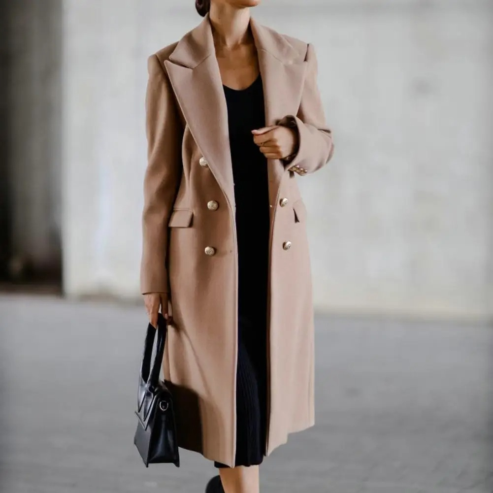 Eleganter Damenmantel - Figurbetont mit Taschen und Knöpfen