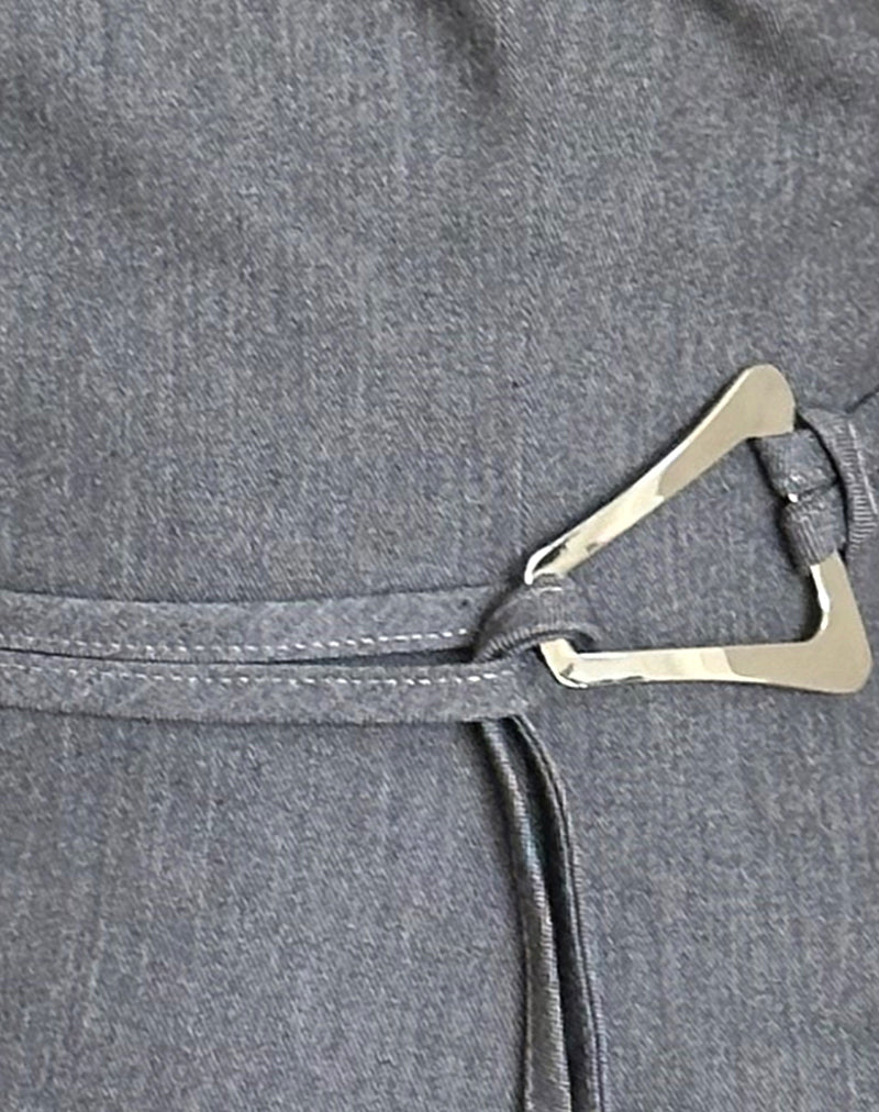 Elegantes Einschultriges Damen-Oberteil mit Bindegürtel in Grau