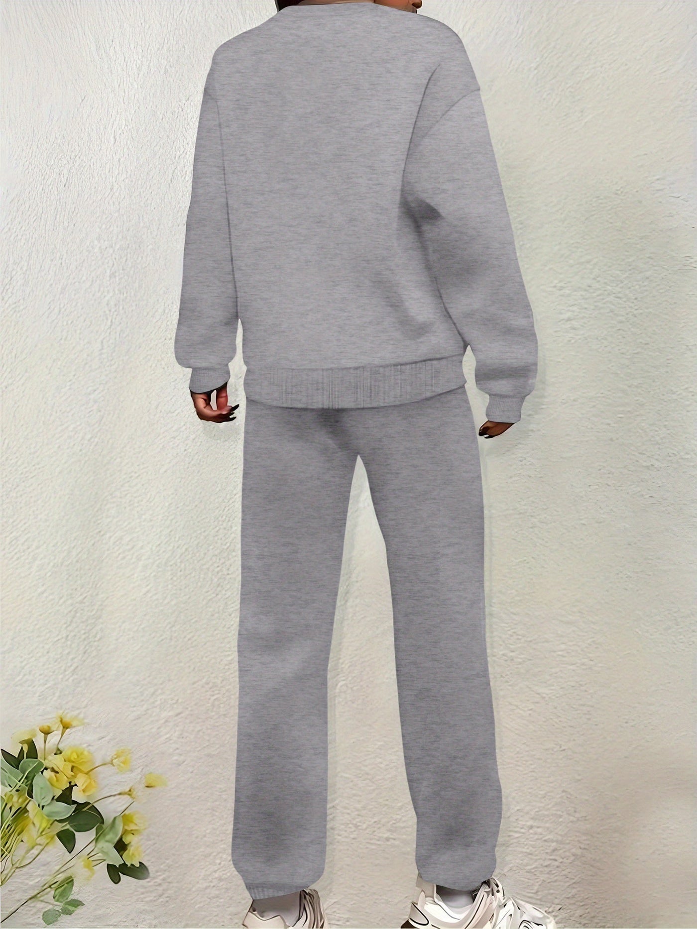 Bequemes Damen-Freizeitoutfit: Pullover und Jogginghose Set für kühle Tage