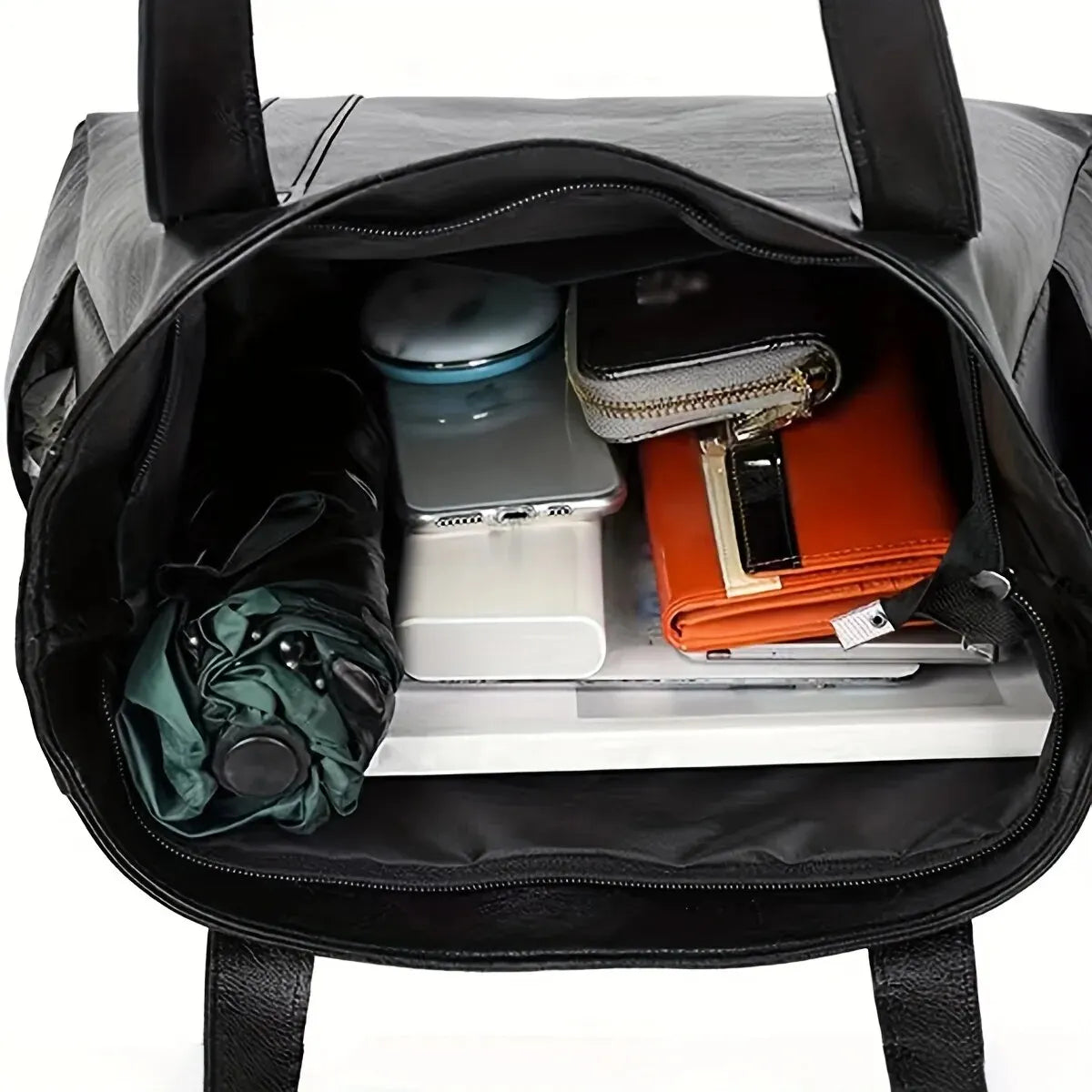 Maura - Lässige Vinyl-Tasche