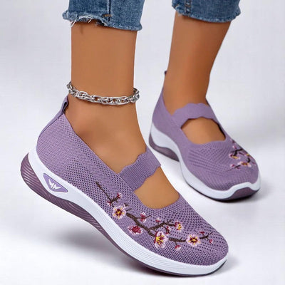 VALE | Lightness and femininity with every step