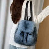 Marie | Klassischer Damen Rucksack aus Kunstfell – Blau
