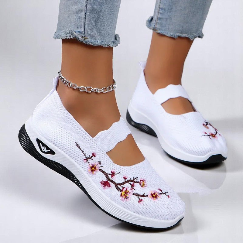 VALE | Lightness and femininity with every step