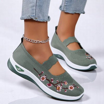 VALE | Lightness and femininity with every step