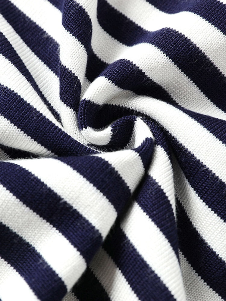 Stilvoller gestreifter Strickpullover mit Rundhalsausschnitt für Damen | Ideal für den Winter