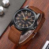 Herren Militär Stil Braune Armbanduhr – Robuste Taktische Lederuhr – Braun