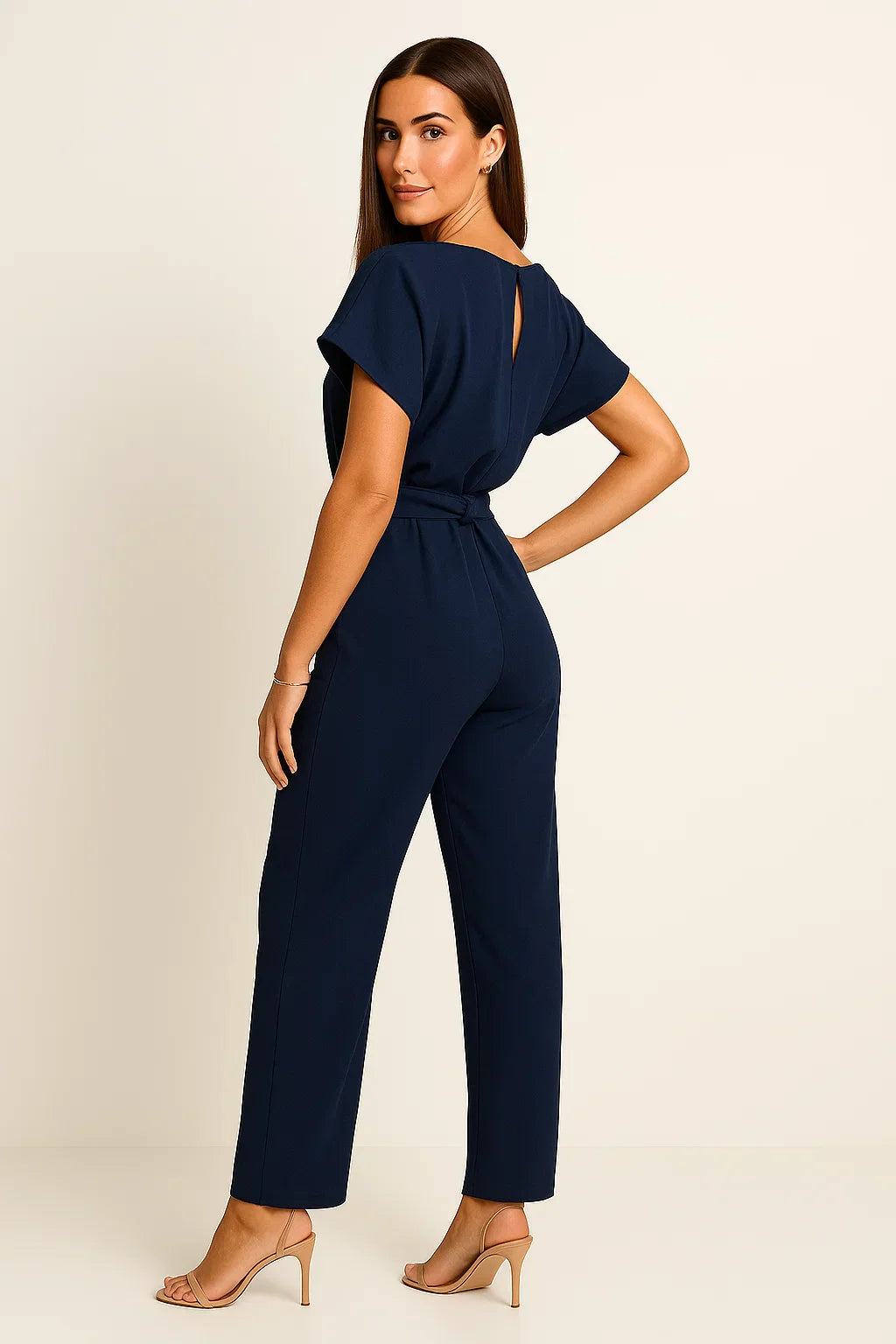 Schicker Jumpsuit mit Gürtel