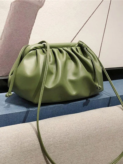 Damen Crossbody Tasche aus veganem Leder – Elegante Dumpling Bag