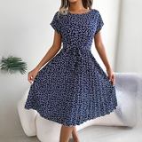 Sommerkleid Damen | Plissiertes Midi mit Bindegürtel & Blumenmuster – Marineblau