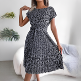 Sommerkleid Damen | Plissiertes Midi mit Bindegürtel & Blumenmuster – Schwarz