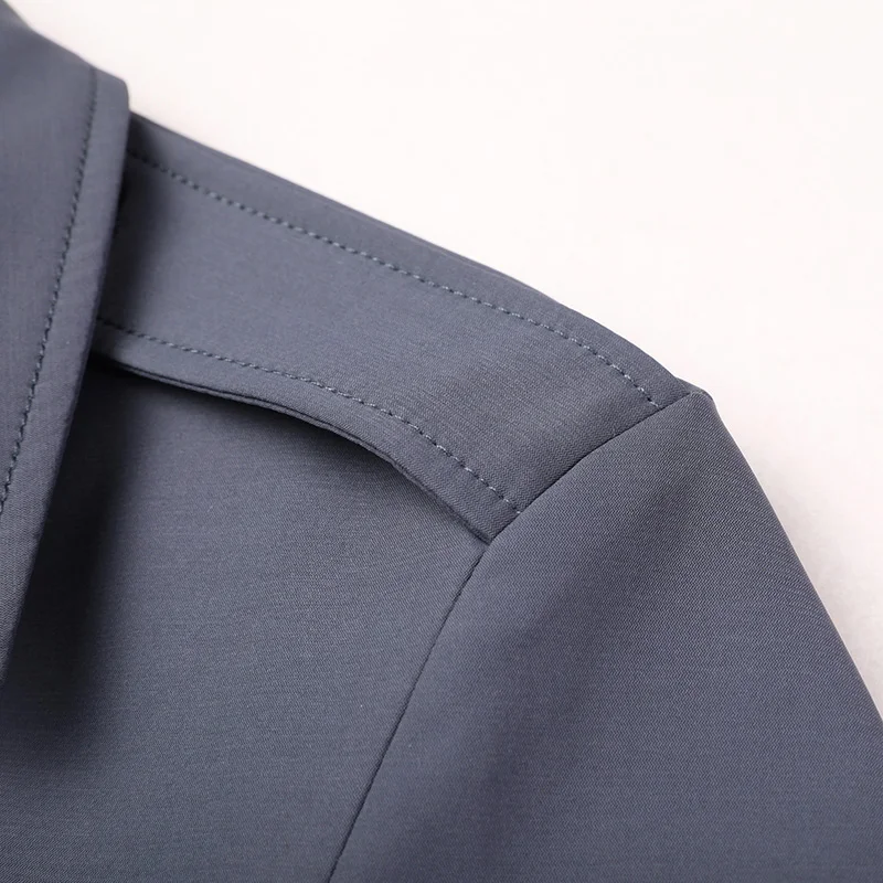 Eleganter Herren Trenchcoat – Klassischer Mantel mit Schulterdetails