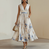 Lena | Damen Maxikleid elegant modern plissiert – Weiß
