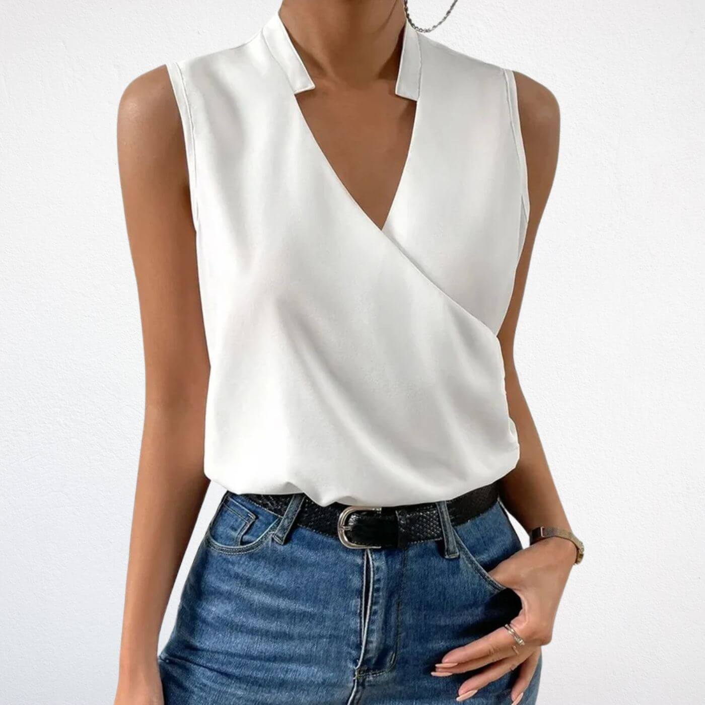 Tina – Ärmellose Bluse mit V-Ausschnitt