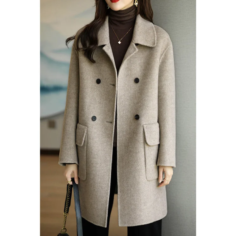 Eleganter Damenmantel - Zweireihig mit Kragen und Taschen