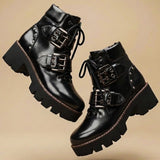 Isabella | Exklusive und Moderne Damen-Stiefeletten mit Markanten Schnallendetails – Jaguar Schwarz
