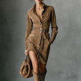 Damen-Midi-Kleid aus Wildleder mit Knopfleiste und Revers – Braun