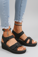 Angela | Damen-Keilsandalen mit Schlaufenriemen im Zehenbereich – Schwarz