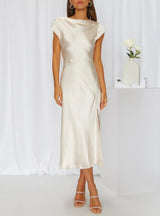 Lara | Damen Slip-Midikleid mit minimalistischer Silhouette – Champagnergold