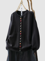 Almhild | Damen Strickjacke mit Knöpfen Rundhals – Schwarz