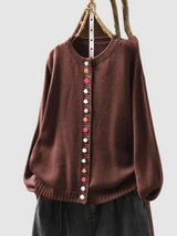 Almhild | Damen Strickjacke mit Knöpfen Rundhals – Dunkelbraun
