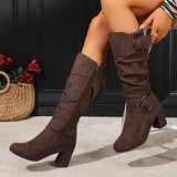 Hedvig | Damen kniehohe Stiefel in Slouch-Optik mit Doppelschnalle – Kaffee