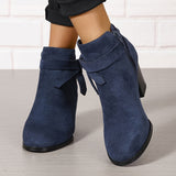 Heloise | Damen Stiefeletten mit Blockabsatz und Rückenschleifendetail – Blau