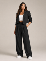 Hosenanzug Damen Nadelstreifen mit Cropped Blazer – Schwarz